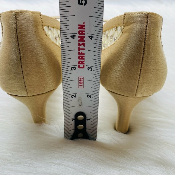 Adrianna Papell Dress Shoes Womens Size 7.5 High Kitten Heel Gold Nude Mesh - Picture 8 of 8